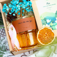 Load image into Gallery viewer, Set quà bao gồm 2 trà gói, 1 nến thơm 70g, 1 cốc khắc tên