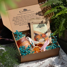 Load image into Gallery viewer, Set trà gồm 1 nến thơm cao cấp, 1 trà thảo mộc