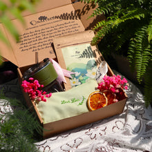 Load image into Gallery viewer, Set quà bao gồm 1 trà thảo mộc, 1 gối chườm, 1 cốc quai da