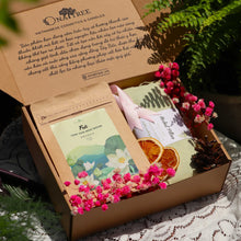 Load image into Gallery viewer, Set quà bao gồm 1 trà thảo mộc, 1 gối chườm thảo dược